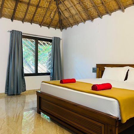 Hampi Village Resort & Tutti Cafe Kültér fotó