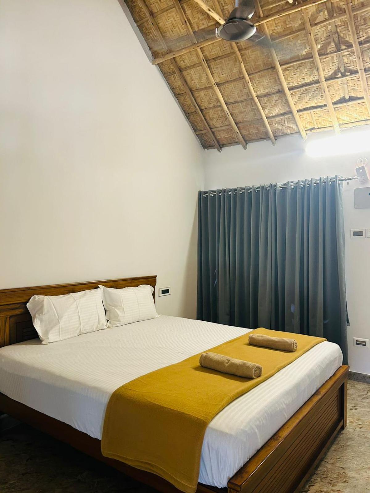 Hampi Village Resort & Tutti Cafe Kültér fotó