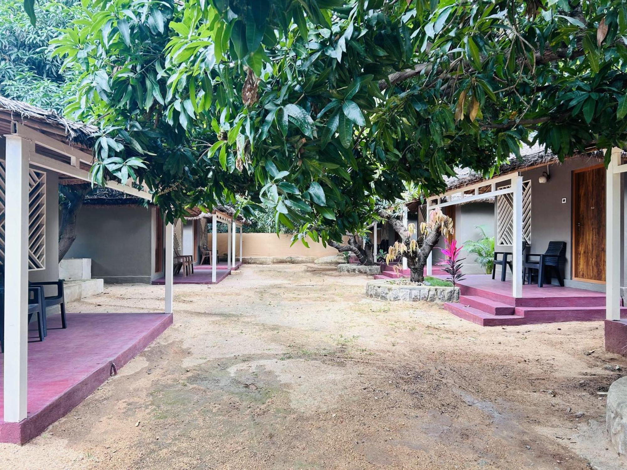 Hampi Village Resort & Tutti Cafe Kültér fotó